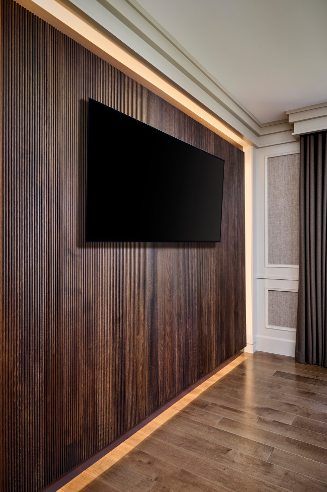 Transitional home design photo in Toronto