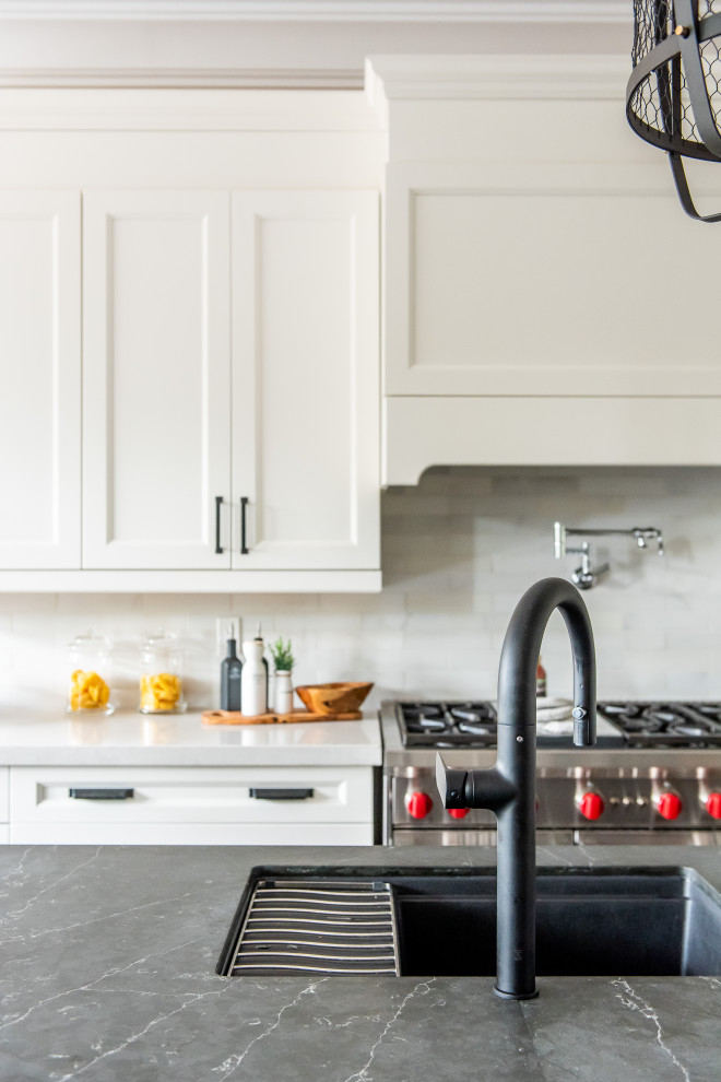 Inspiration for a transitional home design remodel in Toronto