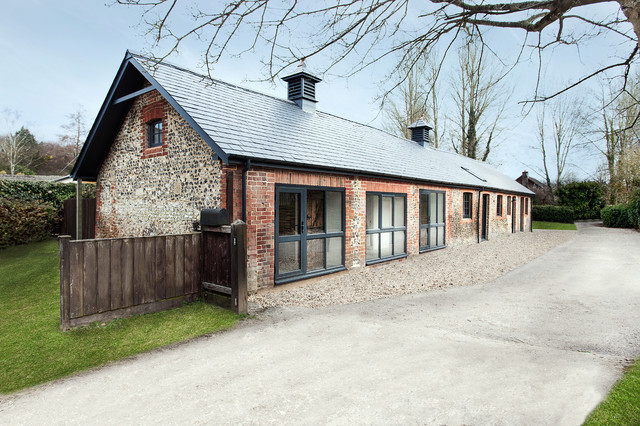 Houzz Tour: From Old Stable to Minimalist Guesthouse in England