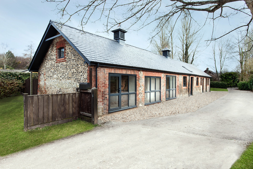 This is an example of a country one-storey exterior in Hampshire.