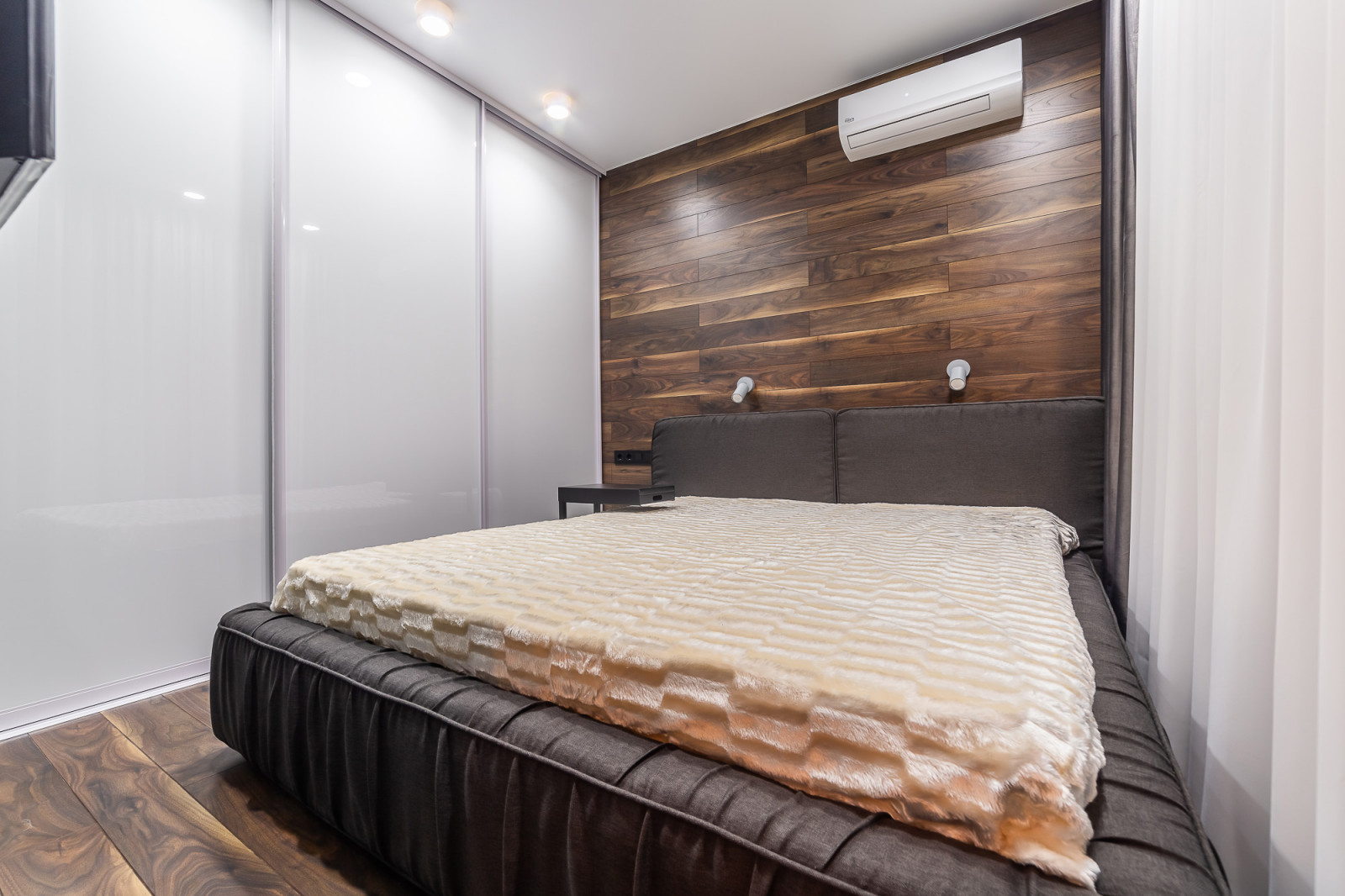 Современный интерьер в элементами лофта в Сочи