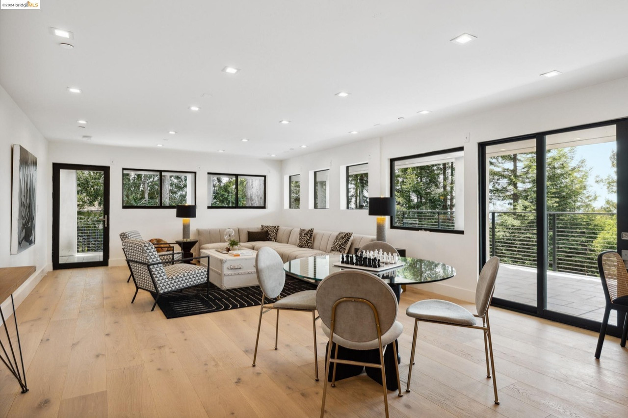 Modern House - Moyer Place