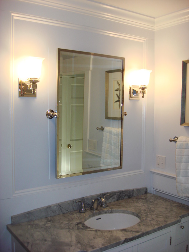 This is an example of a traditional bathroom in Newark.