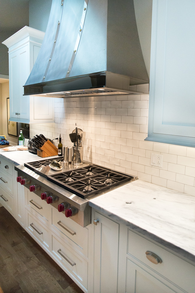 Kitchen - kitchen idea in Chicago