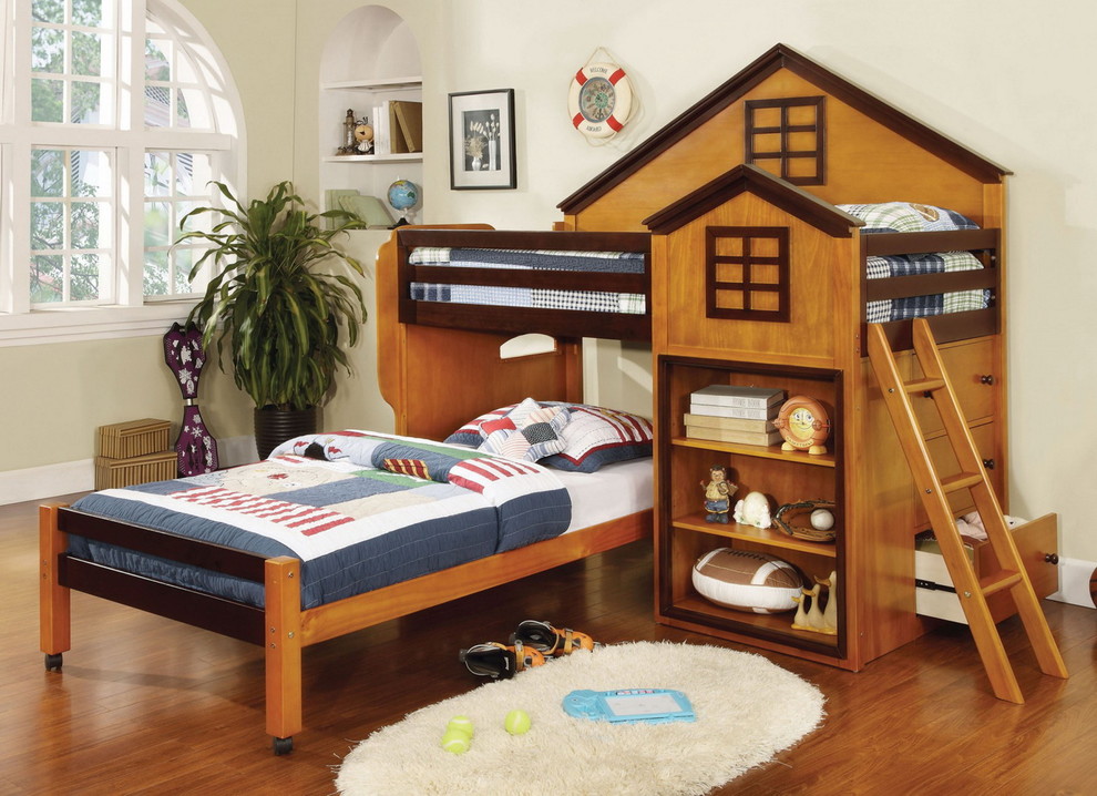 Mid-sized transitional gender-neutral kids' bedroom in New York for kids 4-10 years old.