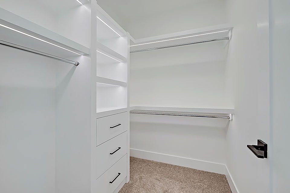 Example of a transitional home design design in Calgary