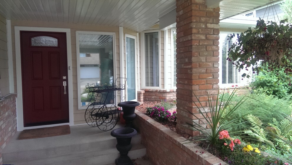 Mid-sized transitional split-level concrete fiberboard exterior home idea in Edmonton