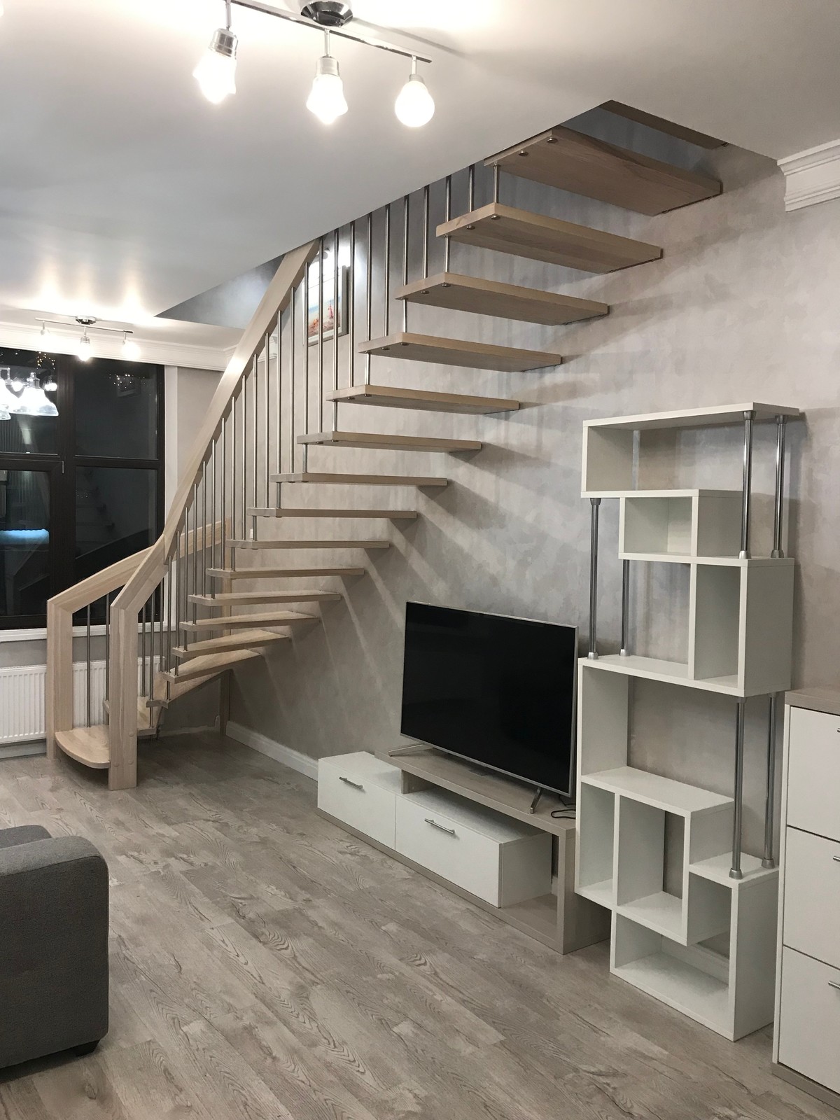 Лестница в двухуровневой квартире