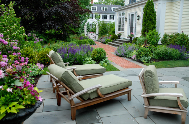 Dedham Residence klassisch-garten