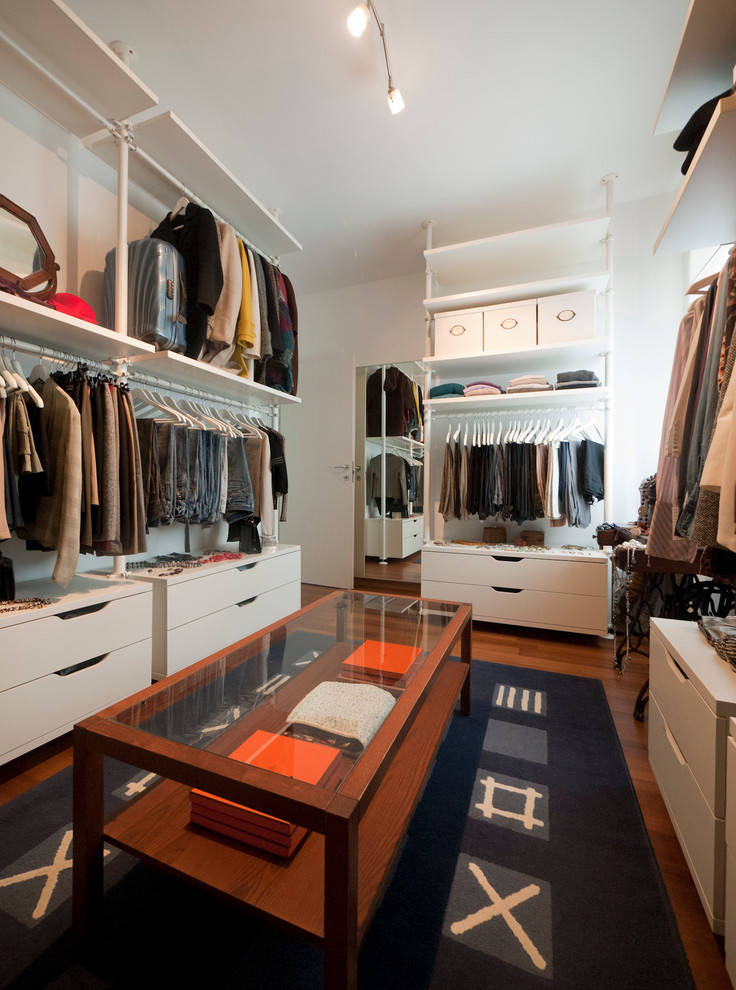 Photo of a mid-sized storage and wardrobe in Milan.