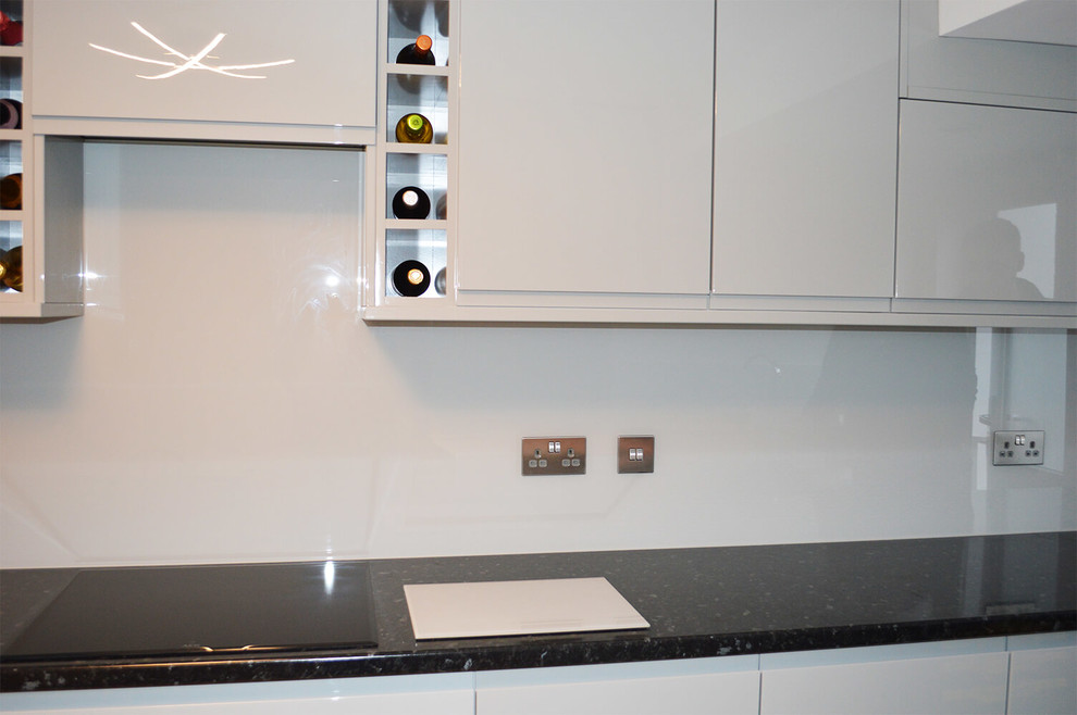 White Plain Colour Glass Splashback Modern Kitchen Hertfordshire