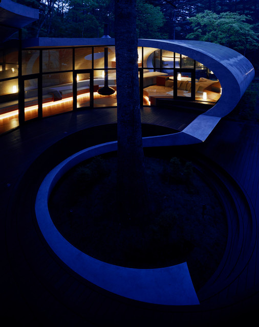 Shell contemporaneo-facciata