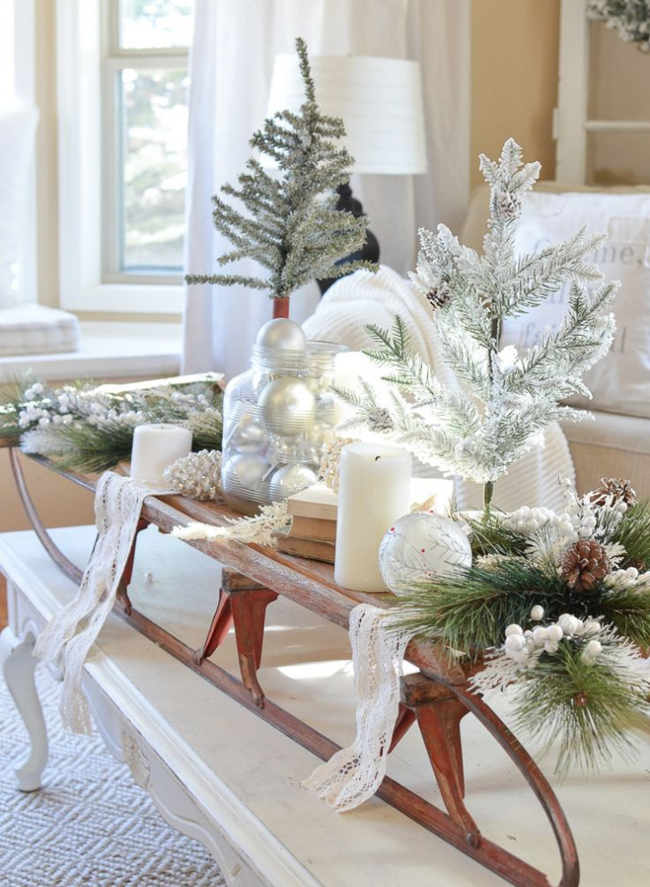 Modern, Inviting Holiday Decor