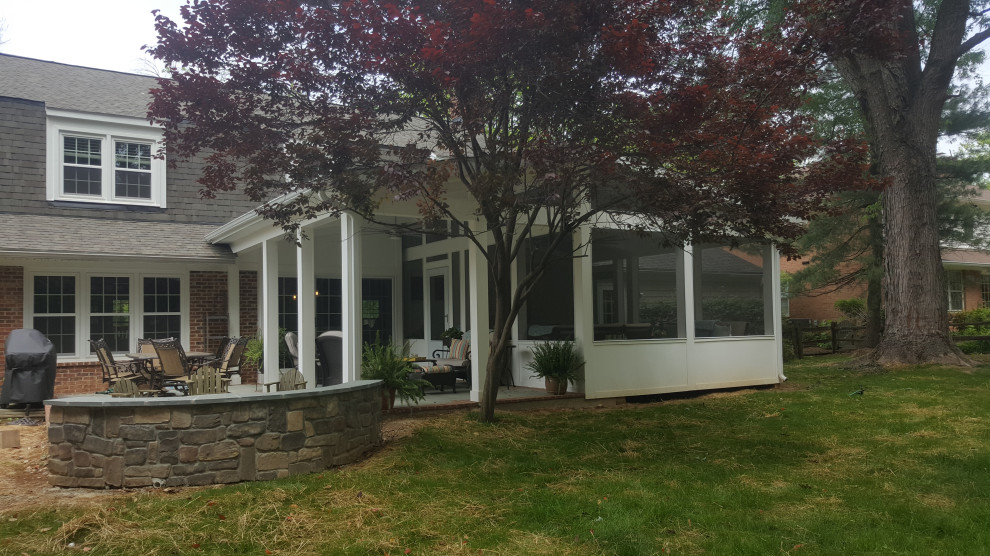 fire pit/ patio/ screened in deck