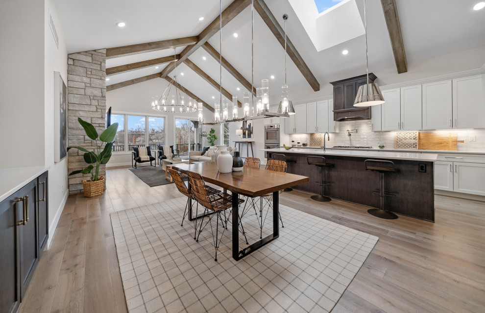 Inspiration for a transitional home design remodel in Cincinnati