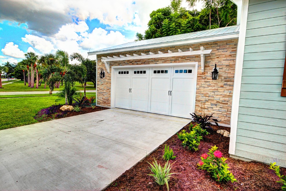 This is an example of a beach style shed and granny flat in Tampa.