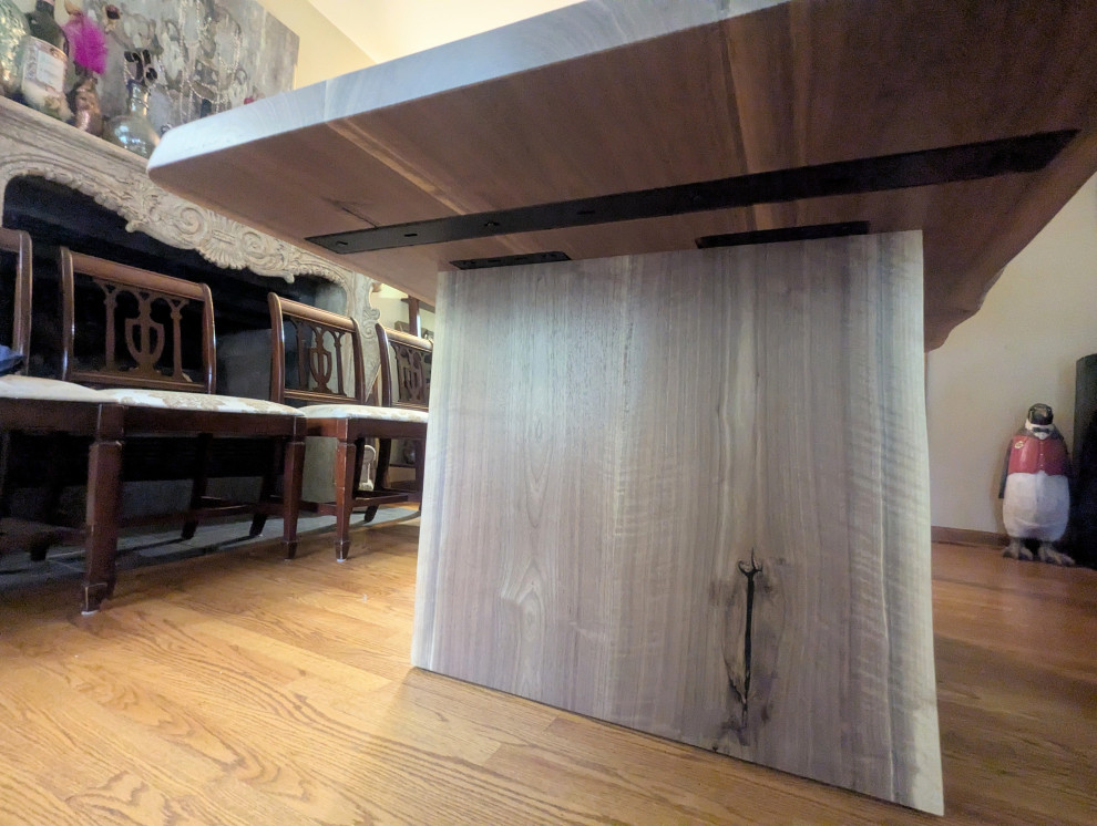 Inspiration for a rustic home design remodel in Detroit