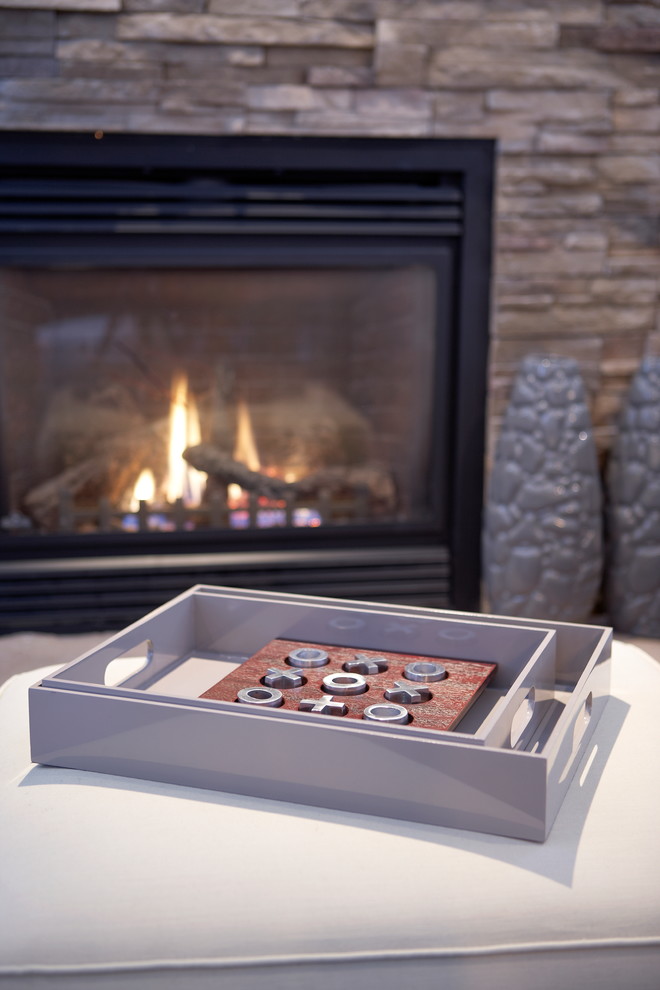 Transitional home design photo in Toronto