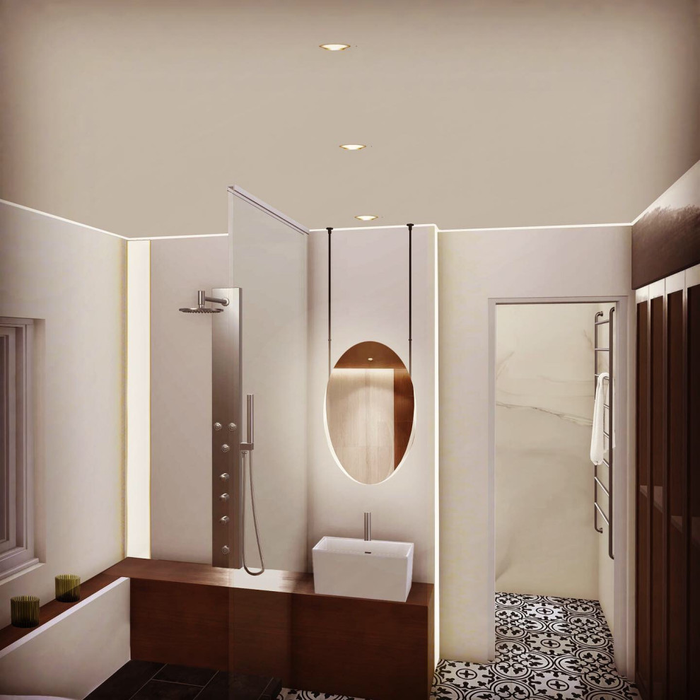 Пример оригинального дизайна: серо-белая ванная комната среднего размера в средиземноморском стиле с плоскими фасадами, темными деревянными фасадами, душем без бортиков, инсталляцией, бежевыми стенами, полом из керамической плитки, душевой кабиной, настольной раковиной, черным полом, открытым душем, сиденьем для душа, тумбой под одну раковину, напольной тумбой и многоуровневым потолком