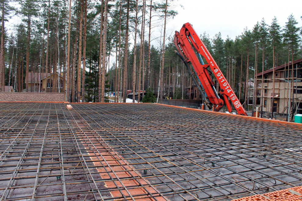 Дом из кирпича в "Охтинском парке"