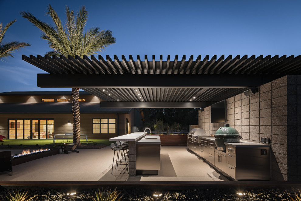 Inspiration for a large contemporary one-storey house exterior in Phoenix.