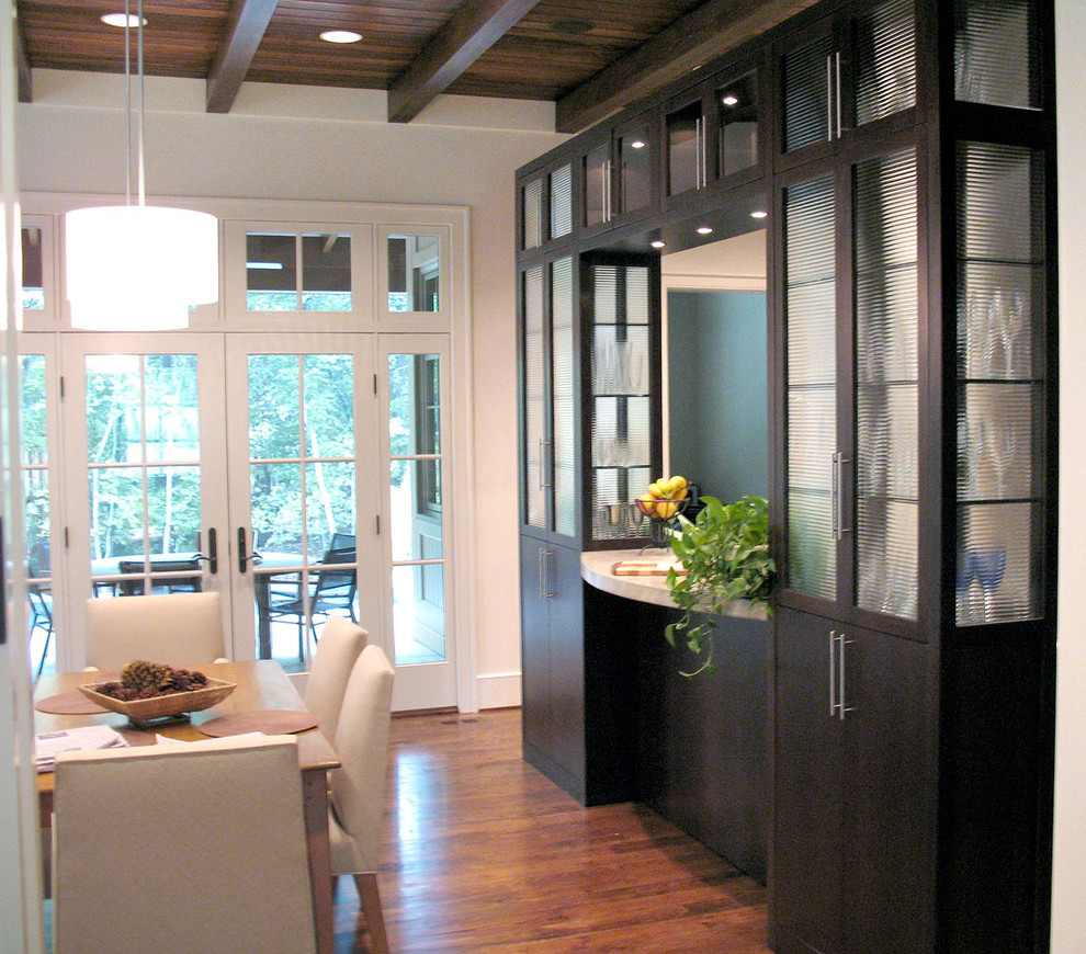 Inspiration for a contemporary kitchen in Charlotte.
