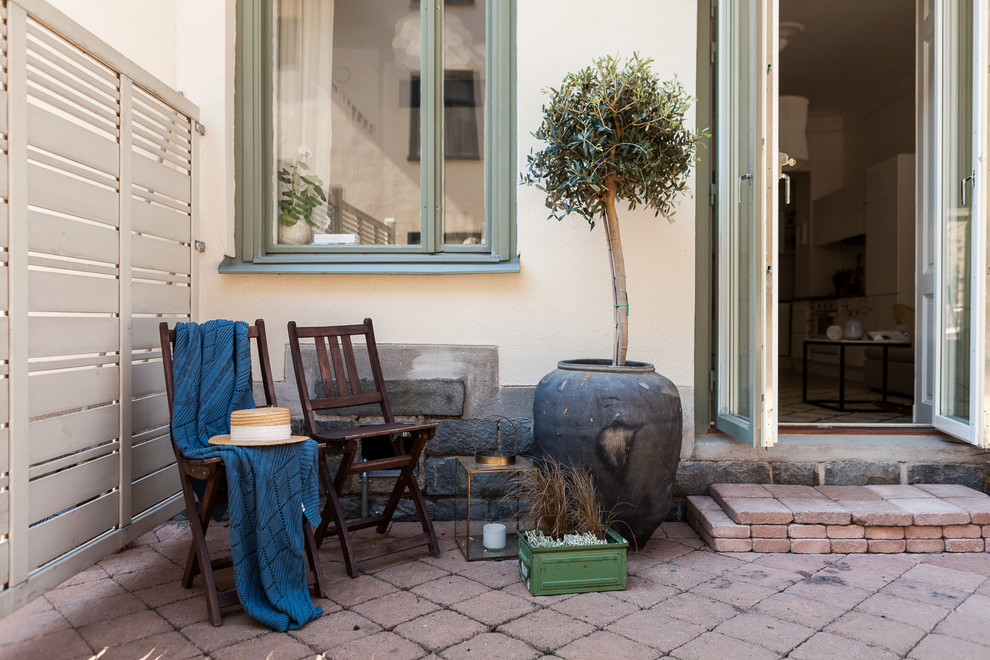 Bild på en minimalistisk uteplats