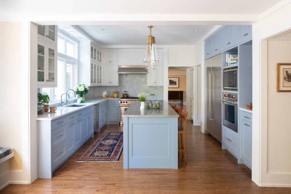 Kitchen - transitional kitchen idea in Minneapolis