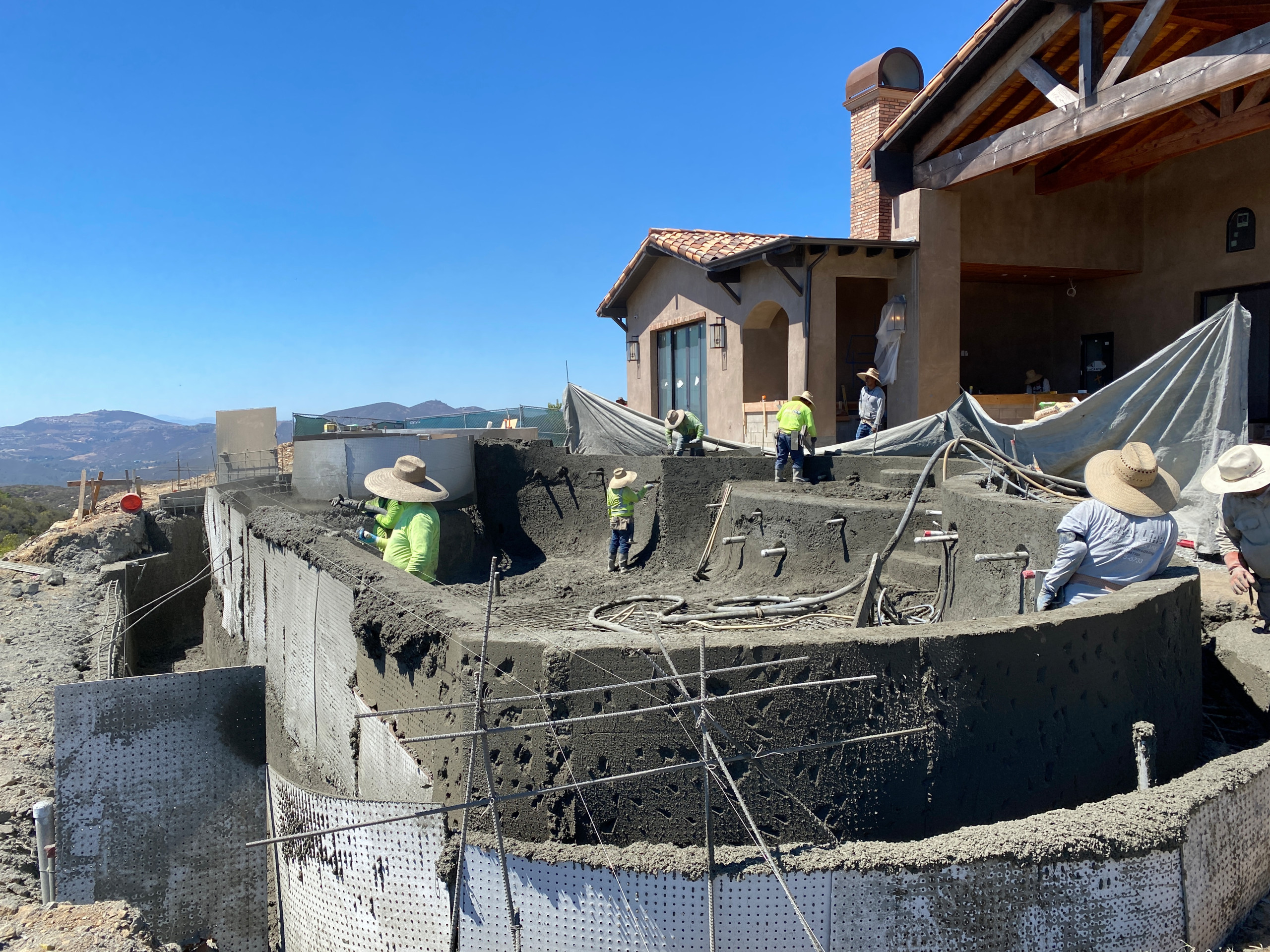 Building A Vanishing Edge Pool in Rancho Cielo, Rancho Santa Fe