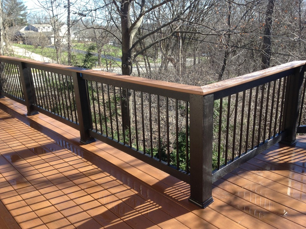 Design ideas for a large traditional backyard deck in Milwaukee with no cover.