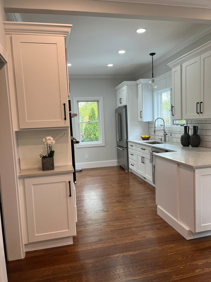 Inspiration for a modern kitchen remodel in Boston