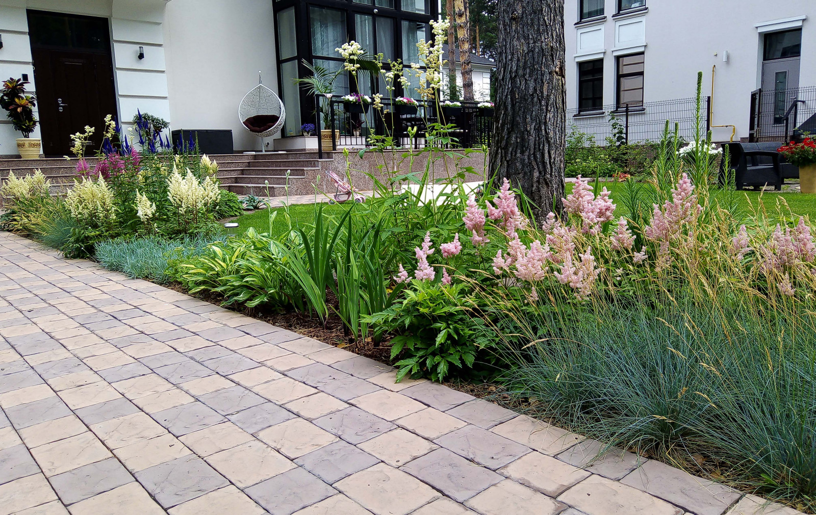 Цветники под пологом леса