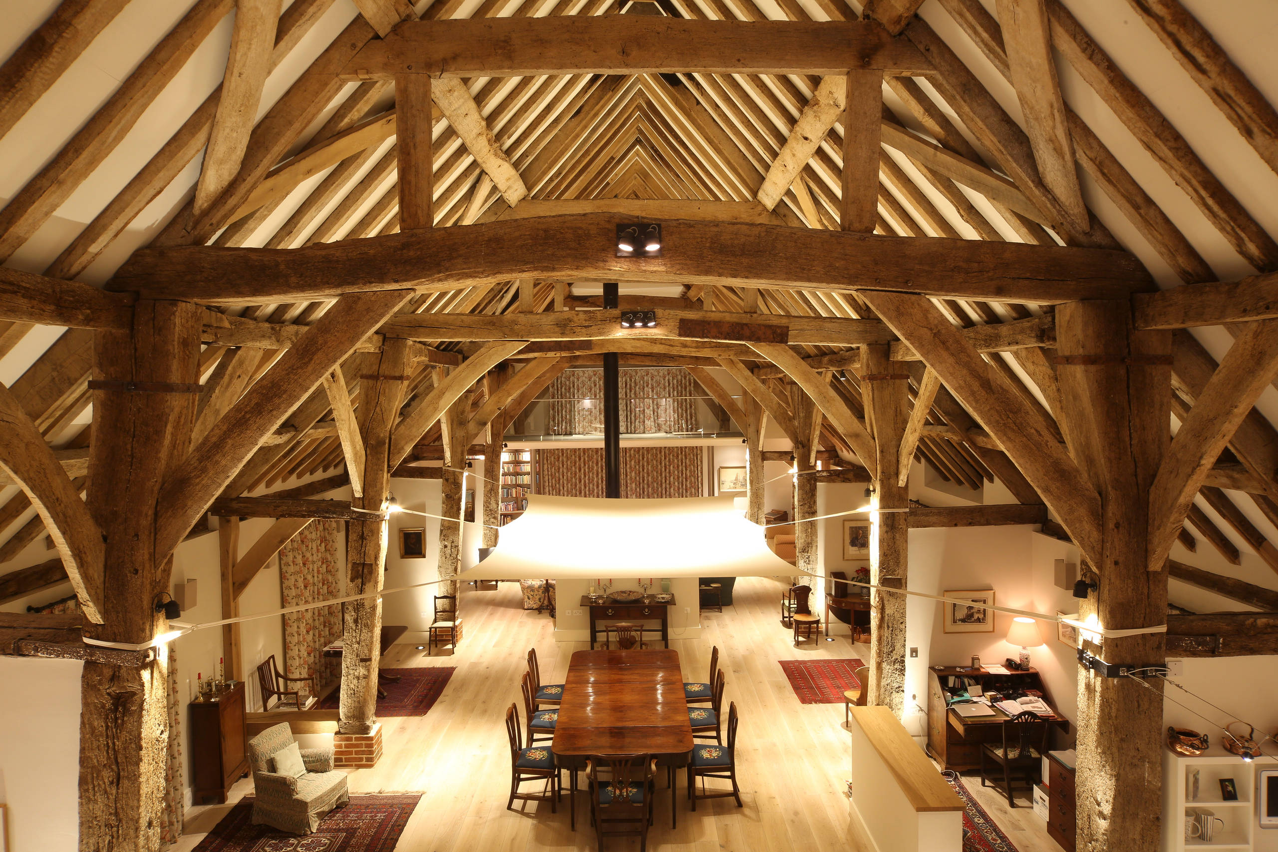 How to Light Up Wooden Beams and Barn-style Ceilings | Houzz UK