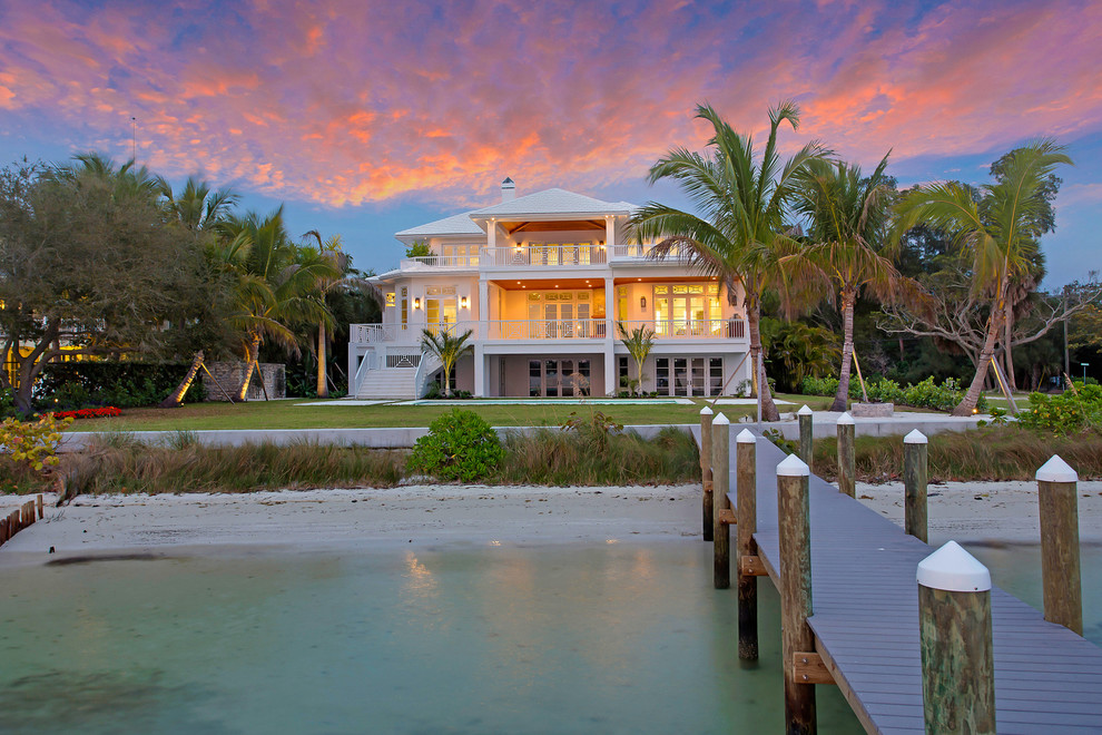 Tropical home design in Tampa.