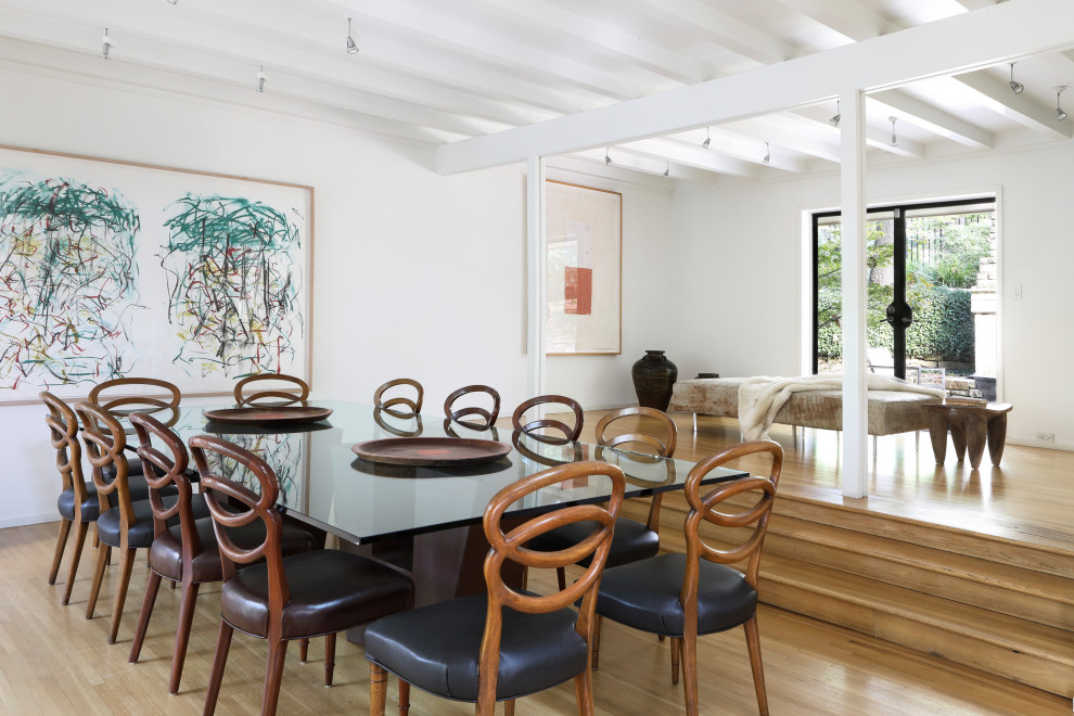 This is an example of a contemporary dining room in Dallas.