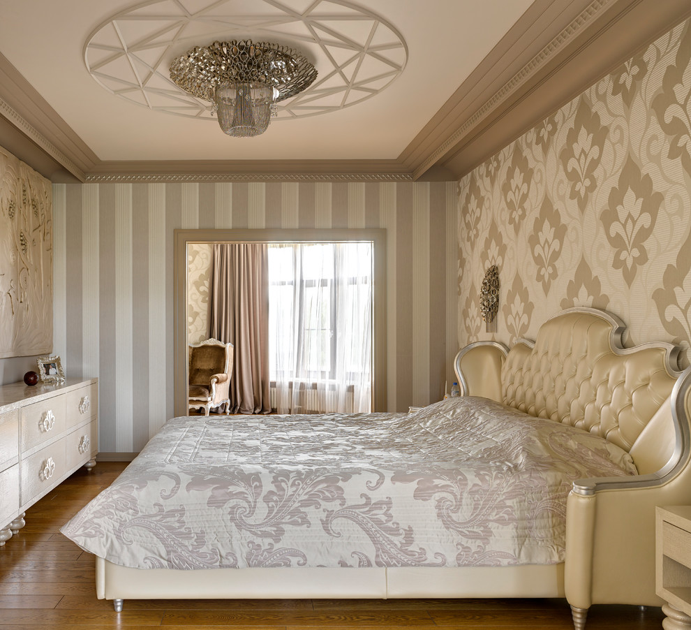 Transitional master bedroom in Moscow with beige walls, medium hardwood floors and brown floor.