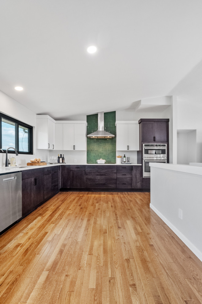 Transitional kitchen photo in St Louis