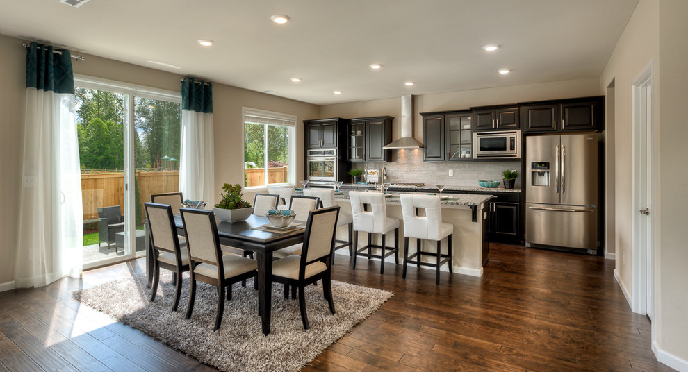 Example of a classic kitchen design in Seattle