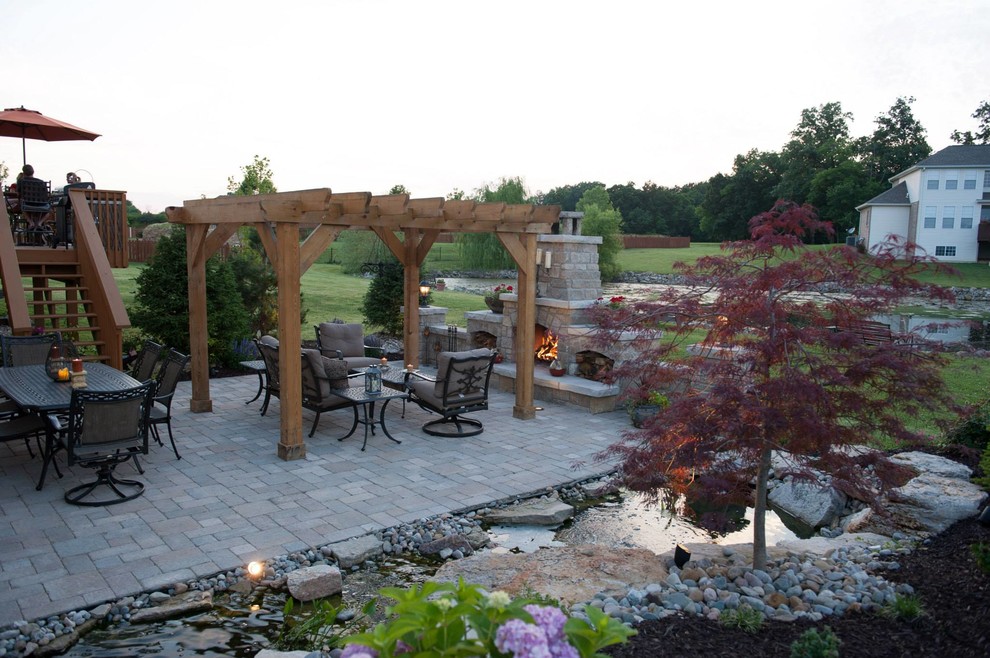 Design ideas for a traditional patio in St Louis.