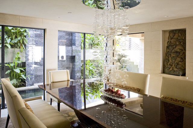Emerald Bay contemporaneo-comedor