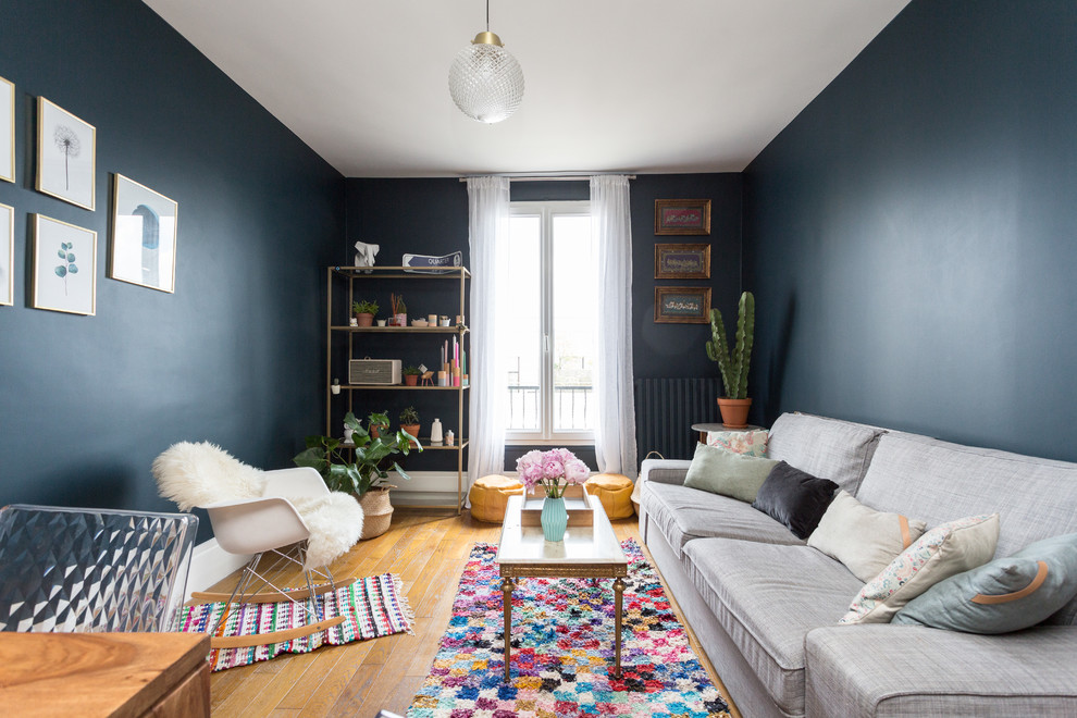 Inspiration for an eclectic living room in Paris.