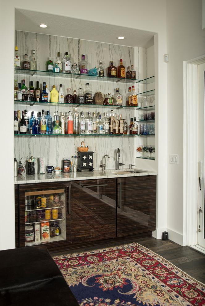 This is an example of a contemporary home bar in Orlando.