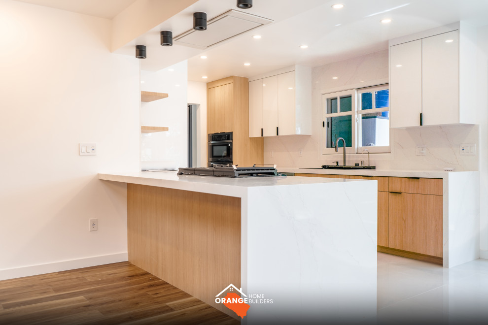 Kitchen - kitchen idea in Orange County