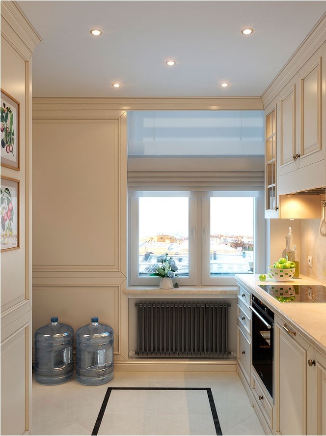 У Ростральных колонн