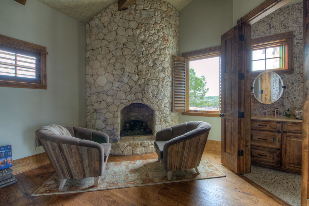 Example of a mountain style hallway design in Austin