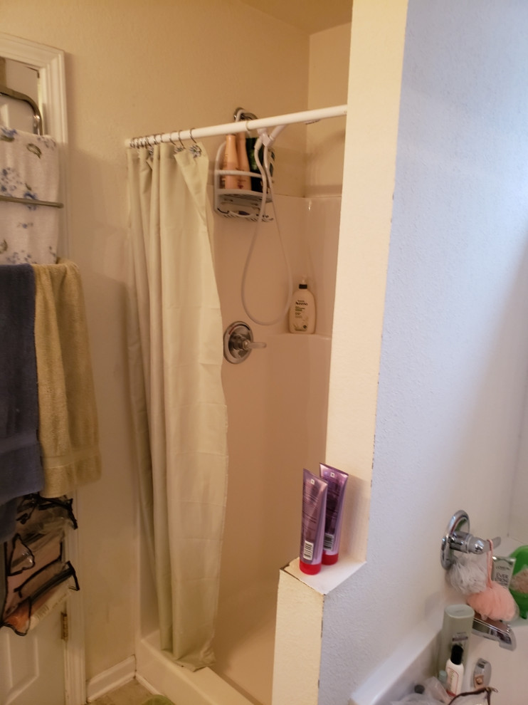 Osborne Master Bathroom / Before Photo