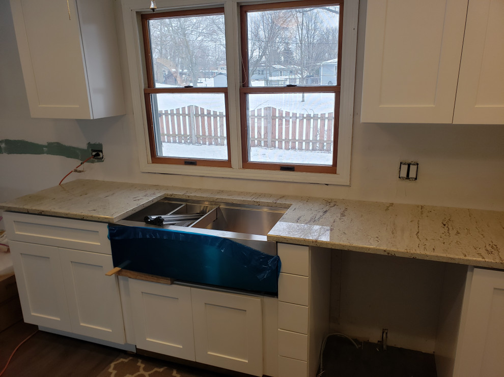 Transitional kitchen photo in Chicago