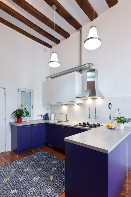 Open Plan Kitchen With High Ceiling Eclectic Kitchen