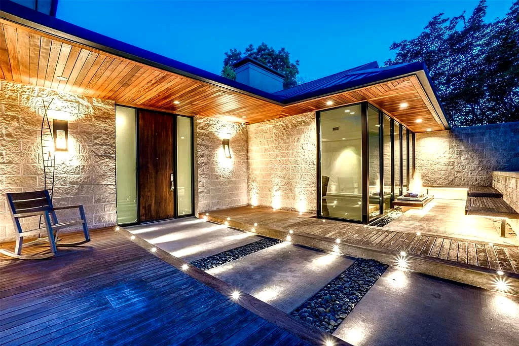 FRONT DECK