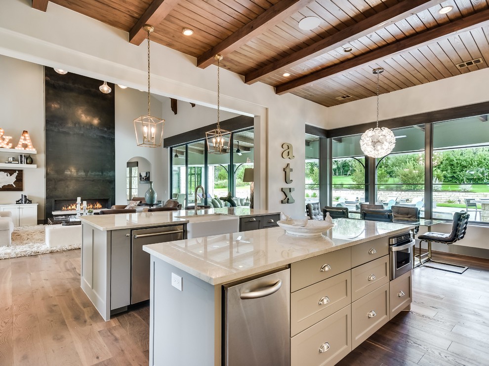 Tuscan kitchen photo in Austin